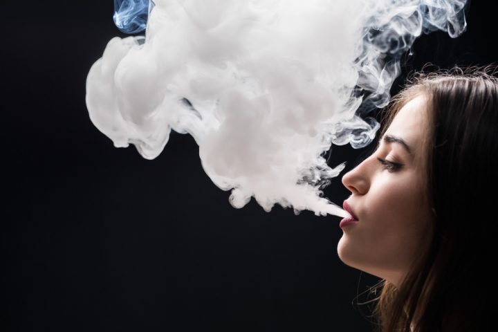 femme qui fume