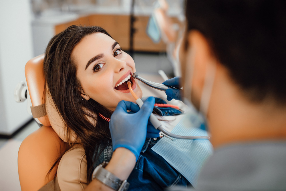 femme chez le dentiste