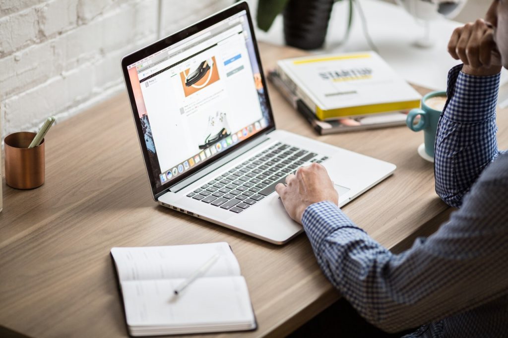 Travailleur utilisant la méthode OKR