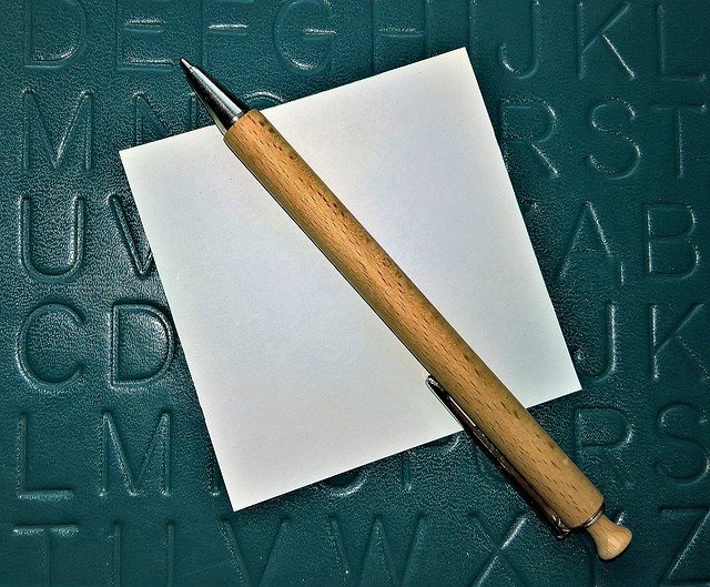 stylo avec feuille de note